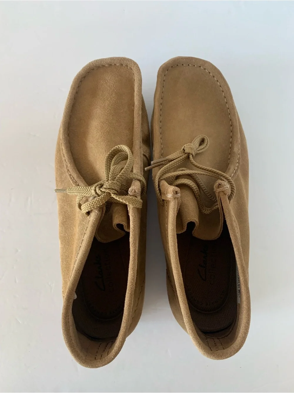 NEW Clark’s Wallaston Dark Sand Suede Chukka Moccasin Boot Men’s Size 9 NWOB